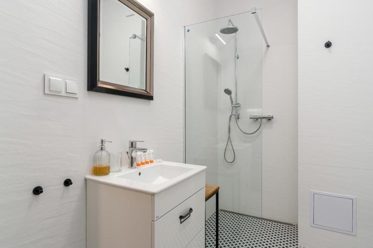 Deluxe Mtp Apartments Matejki By Noclegi Renters Познан Екстериор снимка