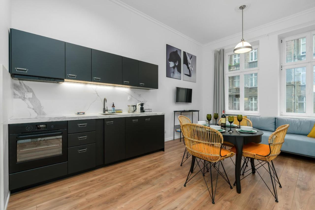Deluxe Mtp Apartments Matejki By Noclegi Renters Познан Екстериор снимка