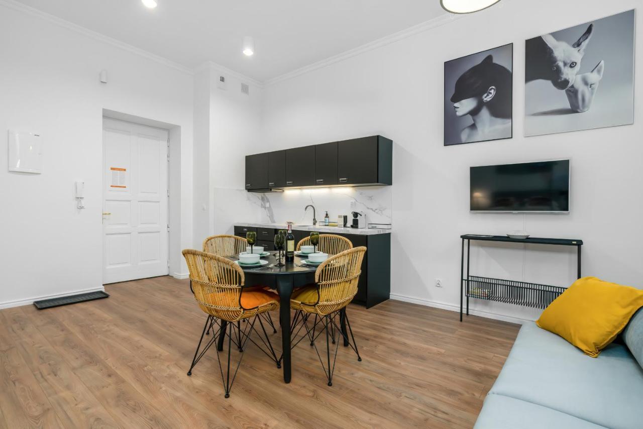 Deluxe Mtp Apartments Matejki By Noclegi Renters Познан Екстериор снимка