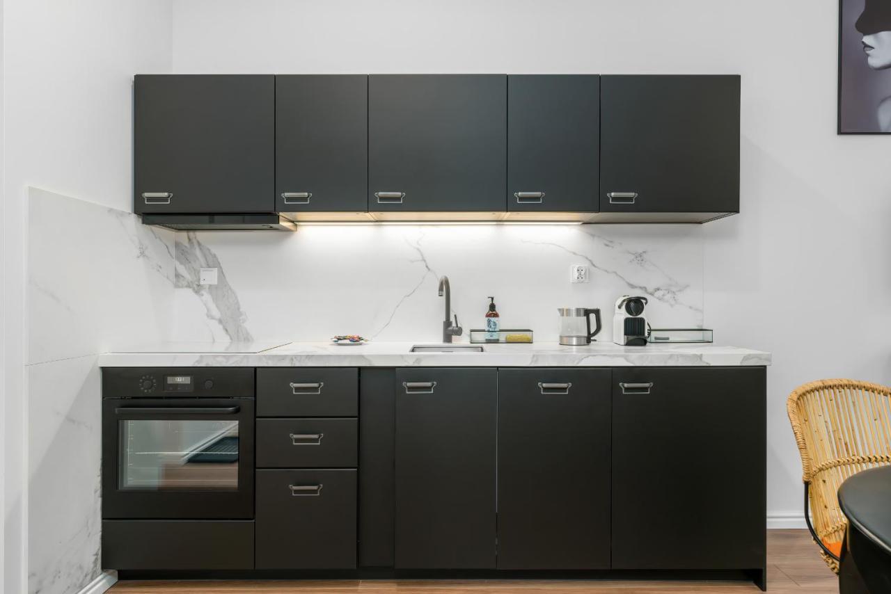 Deluxe Mtp Apartments Matejki By Noclegi Renters Познан Екстериор снимка