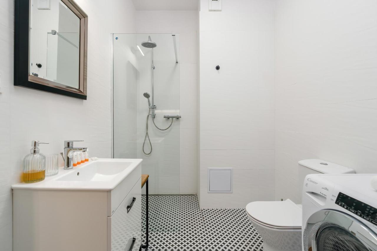 Deluxe Mtp Apartments Matejki By Noclegi Renters Познан Екстериор снимка