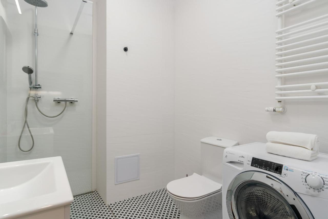 Deluxe Mtp Apartments Matejki By Noclegi Renters Познан Екстериор снимка