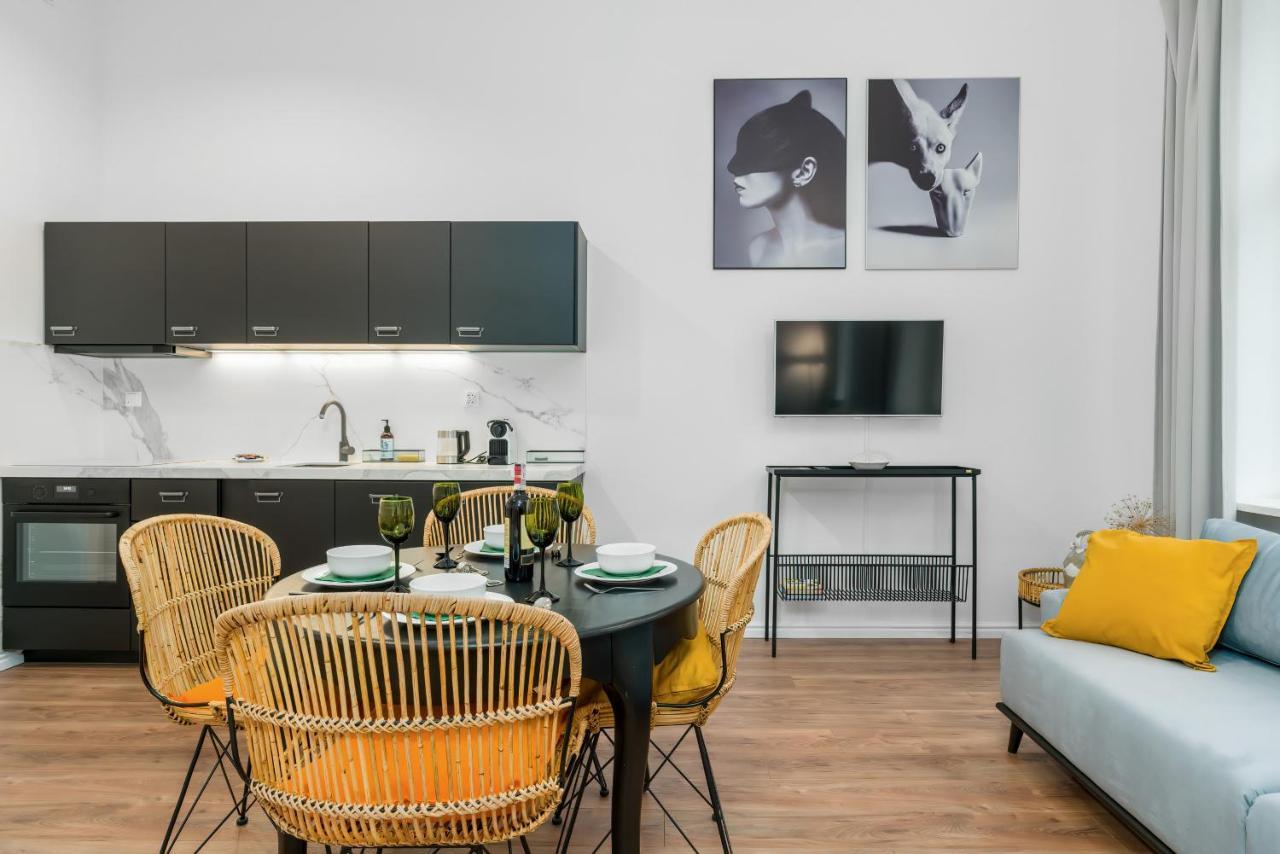 Deluxe Mtp Apartments Matejki By Noclegi Renters Познан Екстериор снимка
