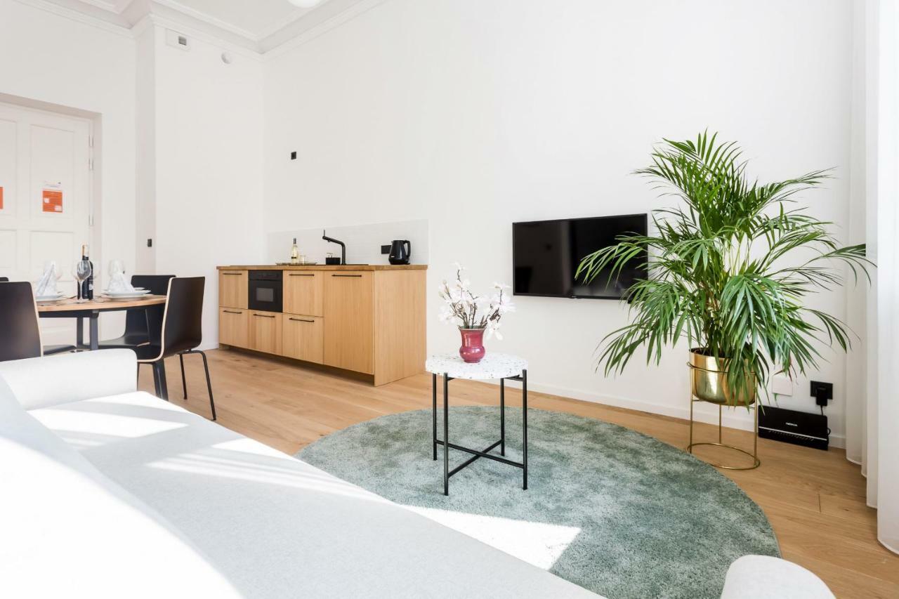 Deluxe Mtp Apartments Matejki By Noclegi Renters Познан Екстериор снимка
