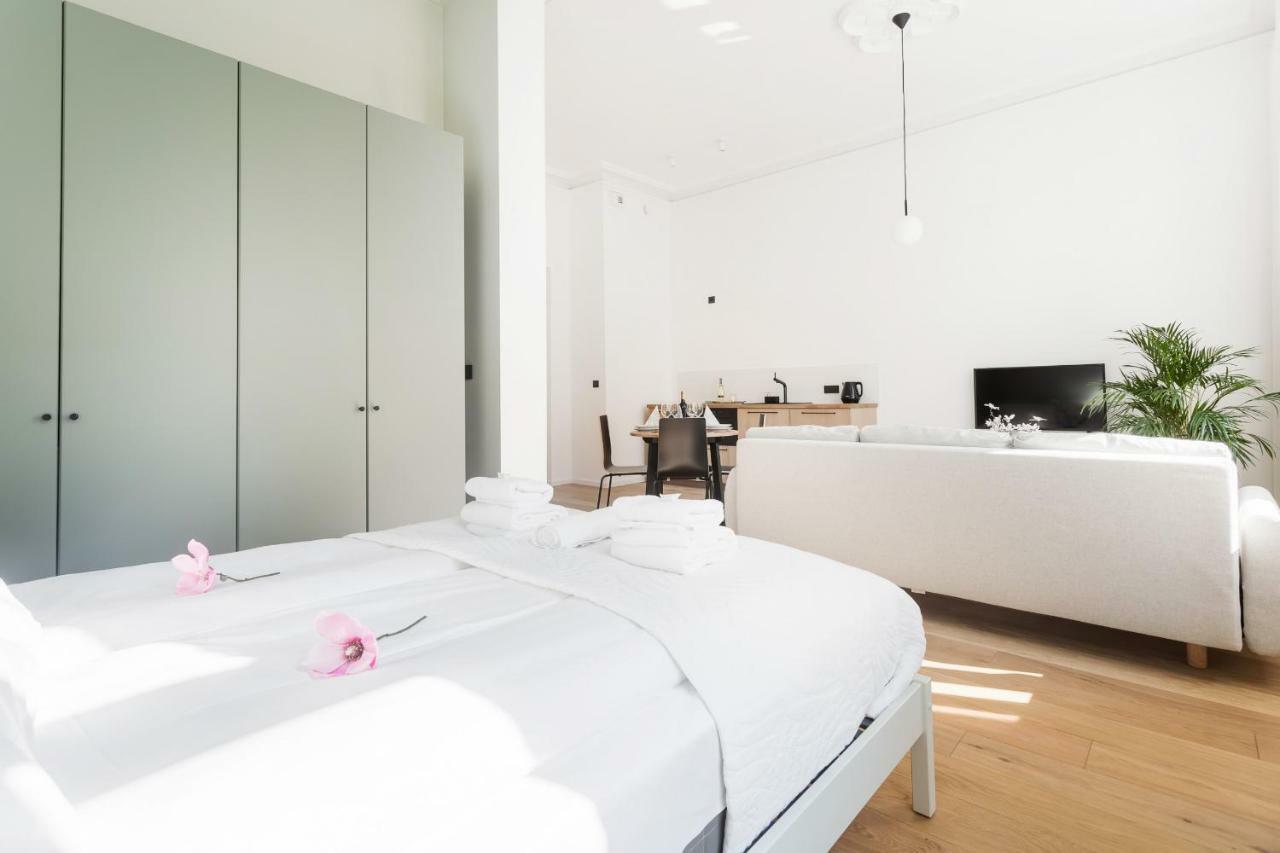 Deluxe Mtp Apartments Matejki By Noclegi Renters Познан Екстериор снимка