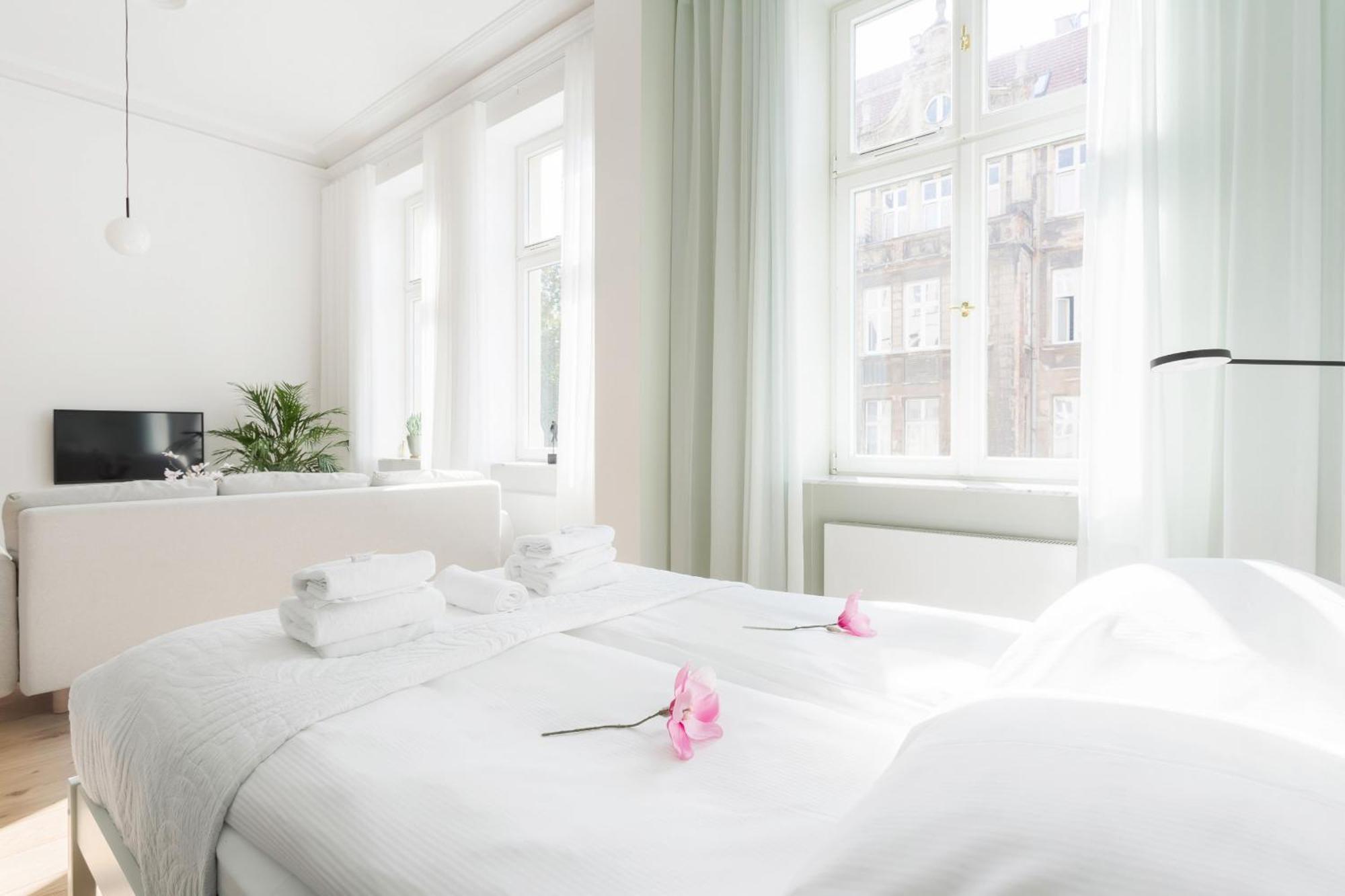 Deluxe Mtp Apartments Matejki By Noclegi Renters Познан Екстериор снимка