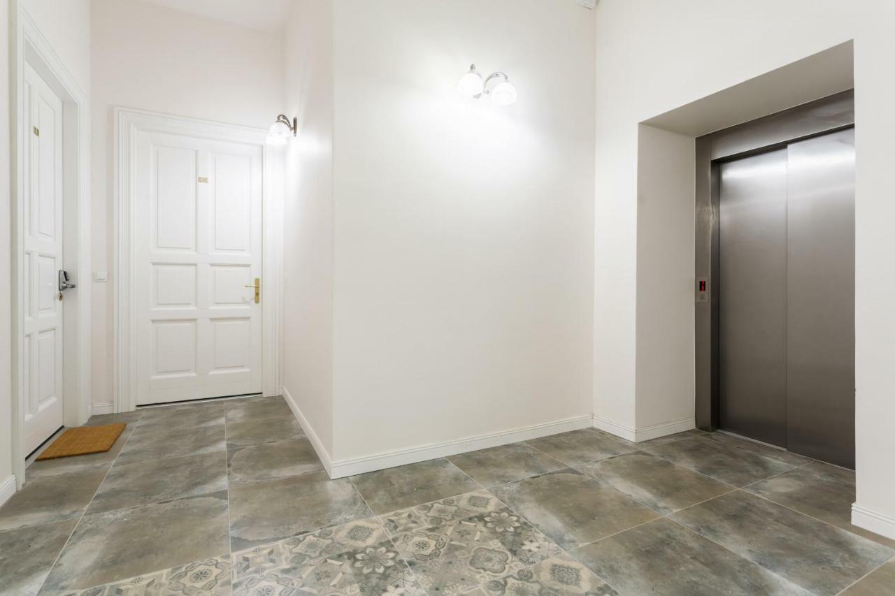 Deluxe Mtp Apartments Matejki By Noclegi Renters Познан Екстериор снимка