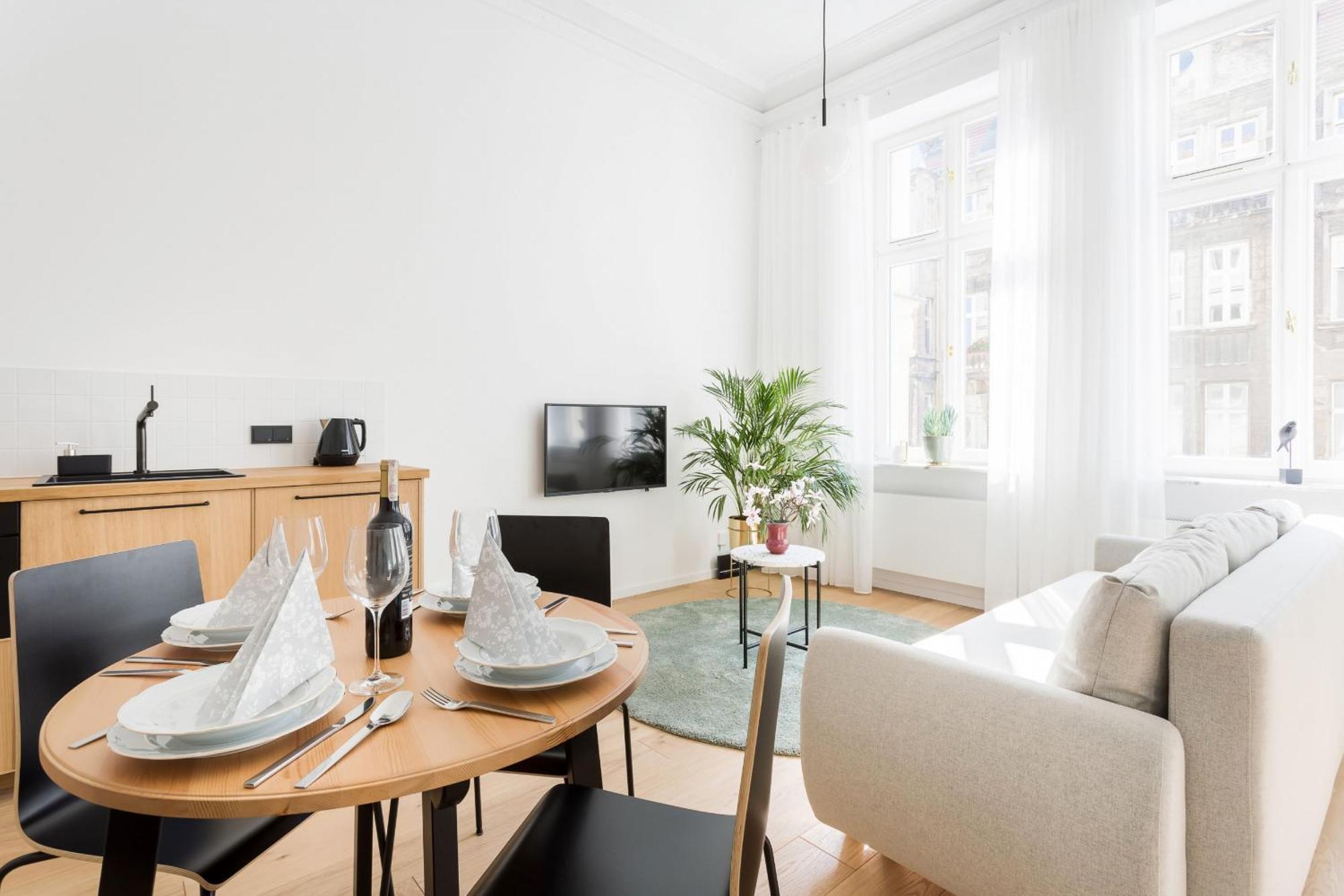 Deluxe Mtp Apartments Matejki By Noclegi Renters Познан Екстериор снимка